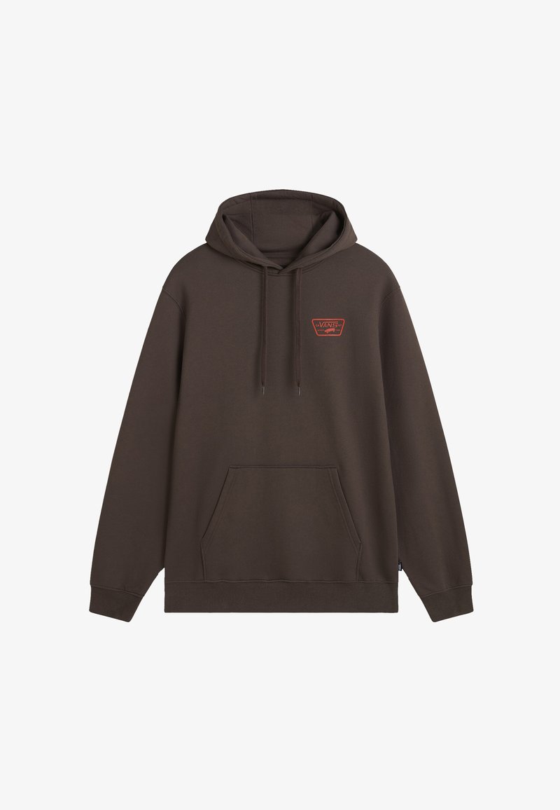 Felpa con cappuccio marrone realizzata in tessuto morbido, con tasca frontale e un piccolo patch logo rosso nella parte superiore sinistra del petto.