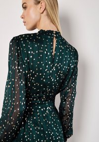 Apricot Robe de jour - green