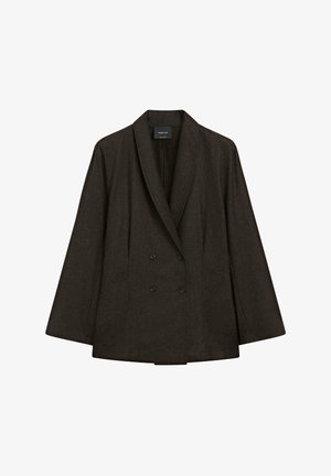 Blazer marrone doppiopetto realizzato in morbido tessuto di lana, con colletto a scialle, spalle scese e due bottoni neri sul davanti.