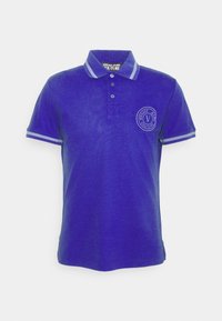 Modrá polo košile vyrobená z bavlny, s klasickým límečkem, zapínáním na tři knoflíky a kontrastními pruhovanými manžetami. Logo na hrudi.