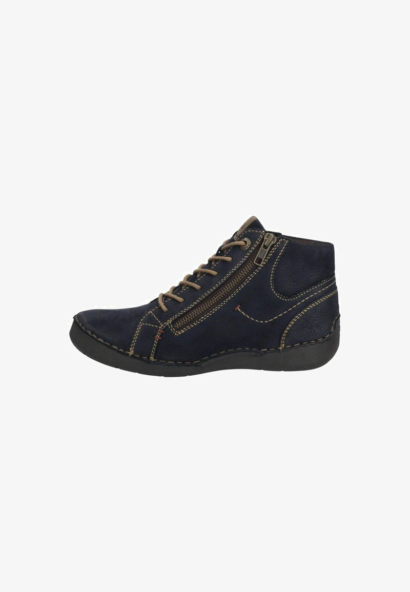 Stivaletti alla caviglia in suede blu navy con lacci marroni, zip laterale e cuciture a contrasto. Una punta tonda e una robusta suola in gomma nera completano il design.