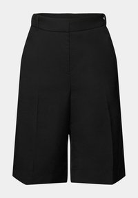 Shorts noirs en tissu lisse, dotés d'une coupe à jambes larges, de plis à l'avant et d'un ourlet droit. Pas de fermetures apparentes ni de poches.