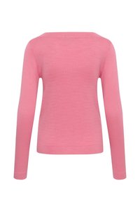 Pull rose à manches longues avec un large col et un ourlet ajusté, vu de dos sur fond blanc.