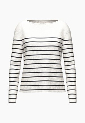 Vit långärmad topp med svarta horisontella ränder, båtformad halsringning, texturerad tyg och liten logotypdetalj på ärmen.