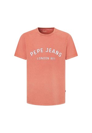 Īsām piedurknēm koralju krāsas kokvilnas t-krekls ar baltiem arkas burtiem uzdrukātu "PEPE JEANS LONDON W11" priekšpusē. Gluda tekstūra.