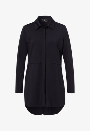 Zwarte longsleeve met een puntige kraag, knoopsluiting aan de voorkant en een afgeronde zoom. Gemaakt van een gladde, lichtgewicht stof.