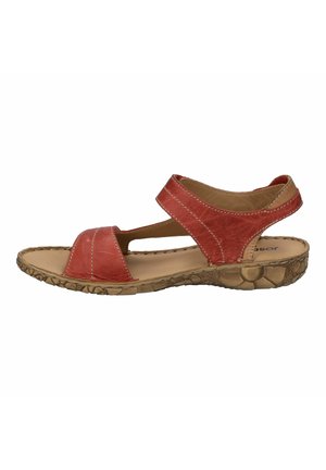 Rote Leder-Sandalen mit offenem Design, ausgestattet mit zwei breiten Riemen und einer strukturierten braunen Sohle mit Blumenmustern.