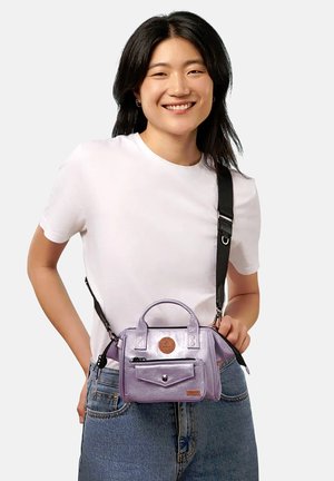Cabaia, SMALL CAPRI - Handbag - lilac iridescent