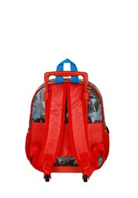 La mochila rodante roja cuenta con un respaldo acolchado y correas ajustables, con un diseño de telaraña en tela gris y acentos azules.