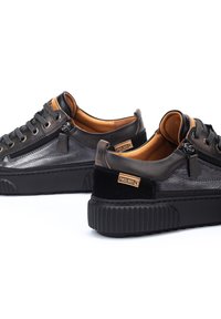 Pikolinos RIELLS - Baskets basses - Black