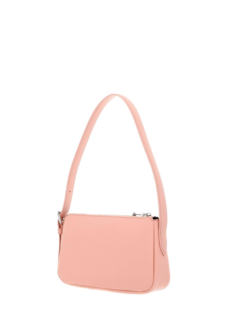 Kleine hellrosa Schultertasche mit einem Riemen, strukturierter Oberfläche und einem silbernen Reißverschluss oben.