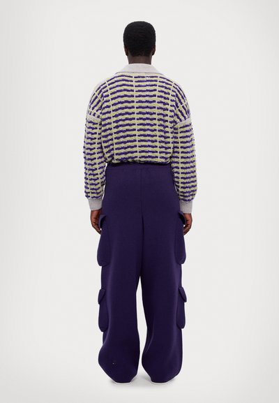 Bonsai SUPER LOOSE FIT PANT UNISEX - Armijas stila bikses - purple