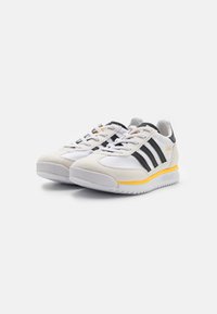 adidas Originals UNISEX - Tenisice - footwear white/core black/spark