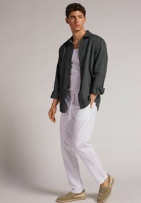 IUMAN Intimissimi Uomo Camisa elegante - grün j verde fumo scuro