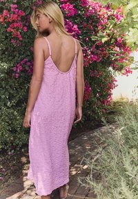 Next REGULAR FIT - TEXTURED - Trikotaažkleit - lilac purple