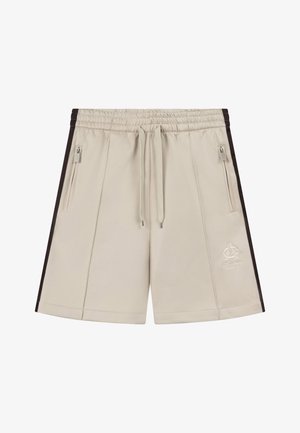 Beżowe szorty sportowe z elastycznym paskiem, sznurkiem, zapinanymi na zamek błyskawiczny kieszeniami bocznymi, ciemnymi bocznymi paskami i wyhaftowanym logo na lewej nodze.