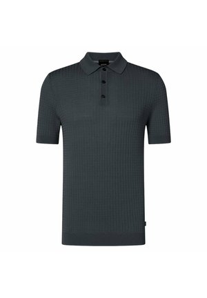Ciemnoszara koszulka polo z krótkim rękawem, z teksturowanym wzorem w kratę, trzema czarnymi guzikami i klasycznym kołnierzykiem.