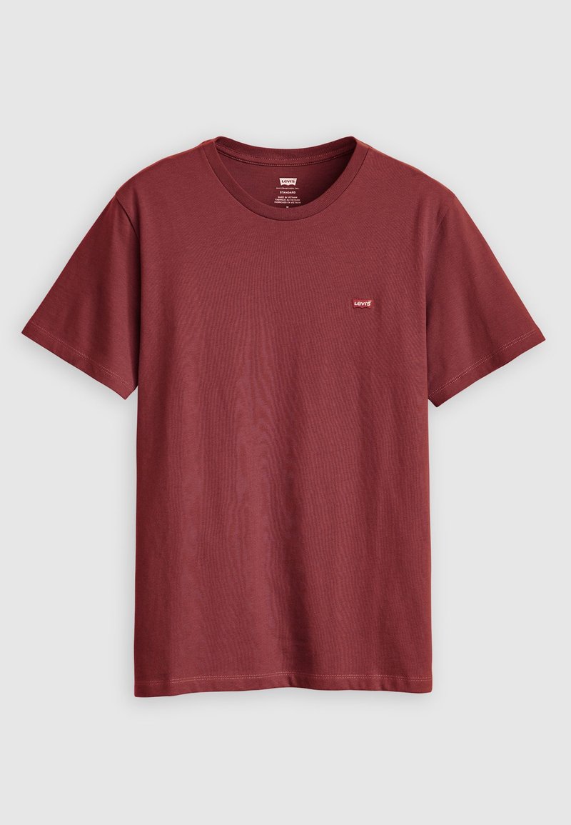 Bordeaux kortemouwen t-shirt van katoen; heeft een ronde halslijn en een klein logo-label op de linkerborst. Gladde textuur.