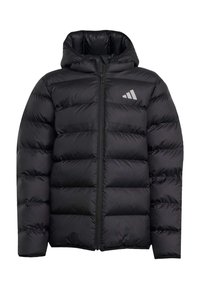 Doudoune noire avec capuche, présentant des sections matelassées, une fermeture éclair à l'avant, et un petit logo gris sur la poitrine. Matériau léger.
