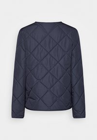 Marinblå quiltad jacka med rund hals och långa ärmar, med ett diamantsmönster och slät textur. Inga synliga detaljer eller accenter.