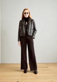 Marc O'Polo VINTAGE BIKER JACKET ZIPPER POCKETS SLITS ON SLEEVE HEM - Leather jacket - black