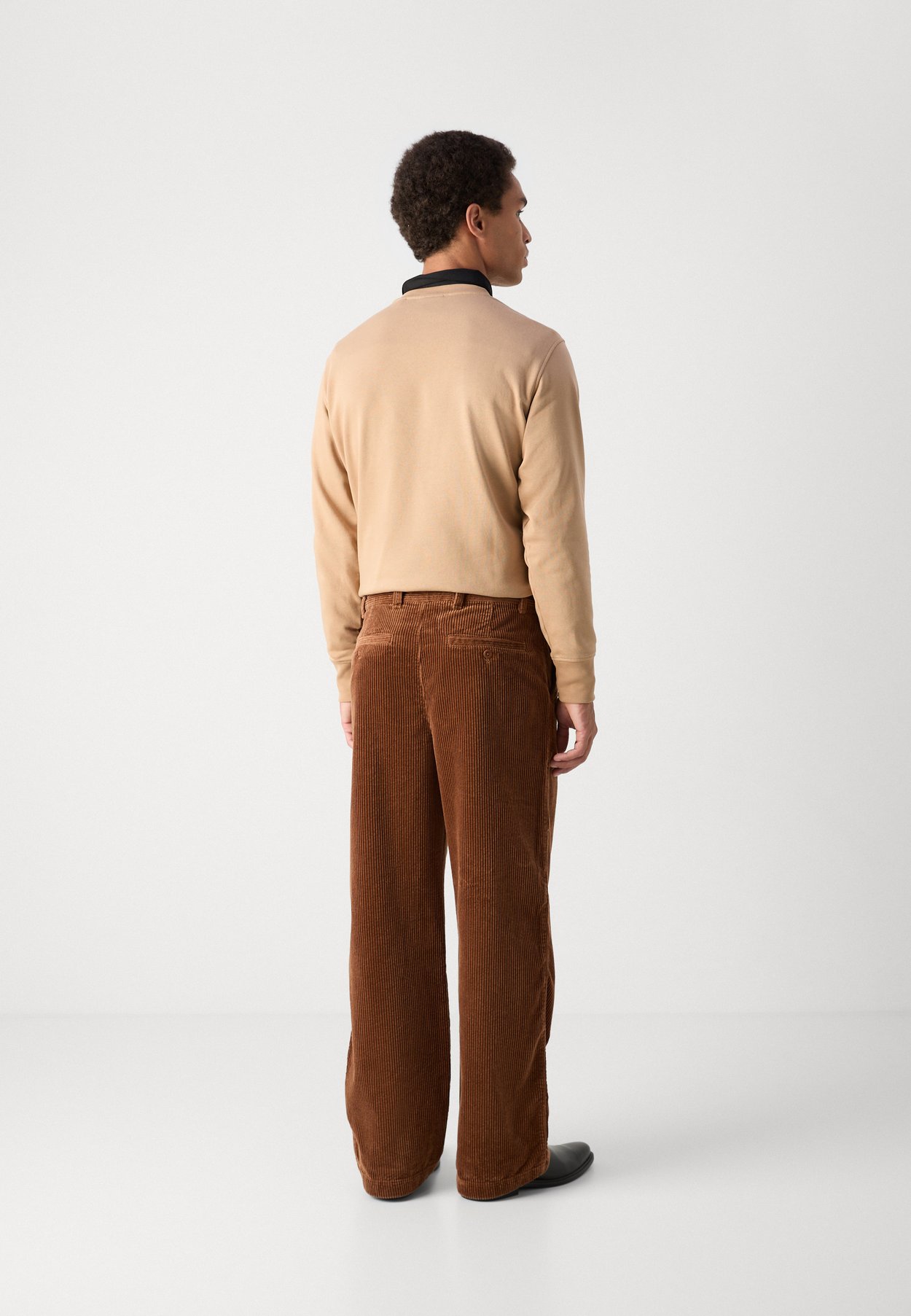 RELAXED WIDE PANTS