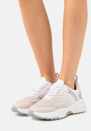 FLY WALK 2 - Trainers - white/phard