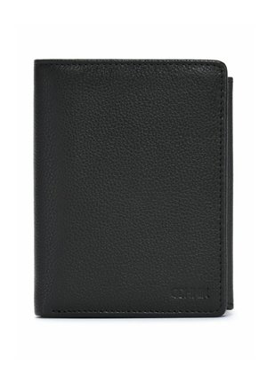 Czarny skórzany portfel o teksturowanym wykończeniu, składany w formie bifold, z widocznym przeszyciem i logo marki wytłoczonym w dolnym prawym rogu.