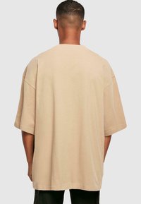 Merchcode NEW YORK WORDING HUGE TEE - T-shirts print - unionbeige