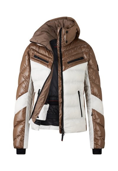 Gepolsterte Jacke mit einer Mischung aus Braun- und Weißtönen, Reißverschlusstaschen, Kapuze und schwarzen Akzenten; glänzender, strukturierter Stoff.