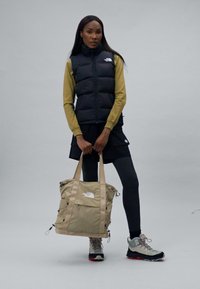 The North Face BOREALIS TOTE UNISEX - Bevásárlótáska - khaki stone