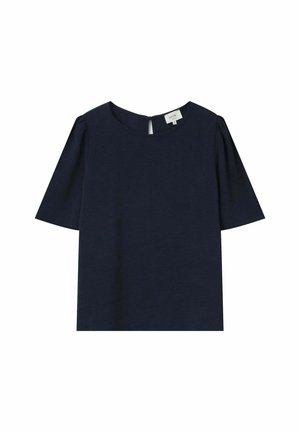 Haut à manches courtes bleu marine en tissu doux, avec un col rond et de légères plis aux épaules, fermé par une fente en forme de clé au dos.