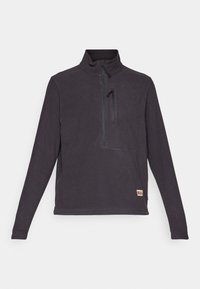 Tumma harmaa fleece-pulli, jossa on korkea kaulus, neljännesvetoketju ja etutasku. Siinä on pieni logopatchi alhaalla oikealla. Sileä pinta.