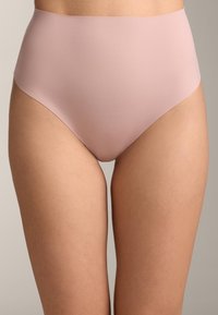 Trusser med høj talje i lyserød. Glat, strækbart stof med et sømløst design, der giver fuld dækning og en behagelig pasform.