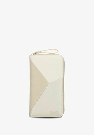 Due wallet in beige con design geometrico; presentano pelle liscia e texturizzata, chiusura con zip e un cinturino per il polso per un facile trasporto.