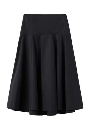 Falda midi de línea A negra con cintura ancha y pliegues suaves, hecha de tela ligera.