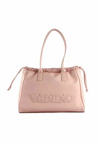 Vaaleanpunainen nahkainen kassi, jossa on kerätty yläosa, kaksinkertaiset kahvat ja kohokuvioitu "VALENTINO" -logo edessä. Pehmeä rakenne ja tilava muotoilu.