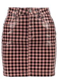 Różowo-czarna kratkowana mini spódnica jeansowa o dopasowanym kroju, z pięcioma kieszeniami, szlufkami na pasek i przednim zapięciem na guziki. Gładka faktura.