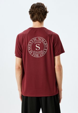 - T-shirt z nadrukiem