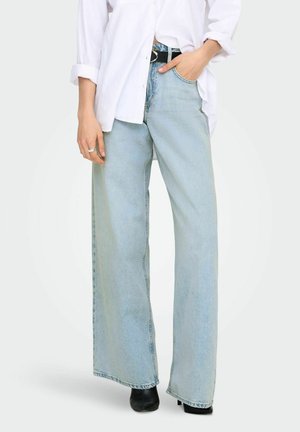 MIT WEITEM ONLEMILY HOHE TAILLE WEITER SCHNITT - Jeans a zampa - light blue denim