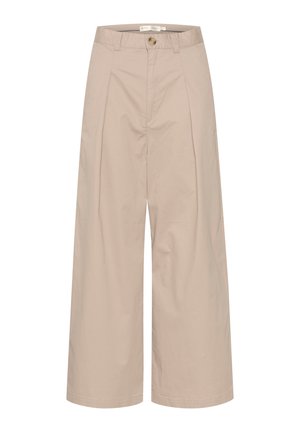 Pantaloni beige a gamba larga realizzati in tessuto leggero, con chiusura a bottone e pieghe frontali per un tocco di dettaglio. Texture liscia.