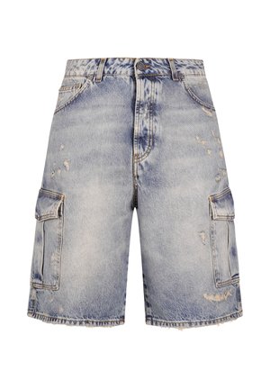 Jasnoniebieskie szorty bojówki z przetarciami, zapinane na guzik z przodu, z szlufkami na pasek, bocznymi kieszeniami z klapą i niestarannie wykończonymi krawędziami.