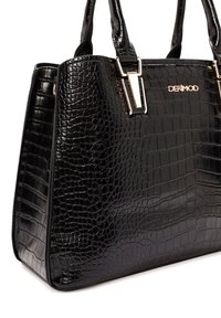 Sac à main noir en cuir gaufré crocodile avec une forme structurée, texture lisse, doubles poignées et détails en métal doré portant la marque "DERIMOD."