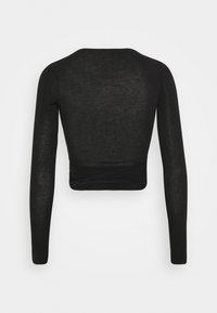 Svart långärmad topp med åtsittande design, gjord av lätt material. Har en vriden omslagsdetalj vid midjan och en rund halsringning.