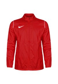 Veste Nike rouge avec une fermeture éclair complète, un col haut, des accents blancs sur les épaules et des poches latérales, fabriquée en tissu léger et lisse.