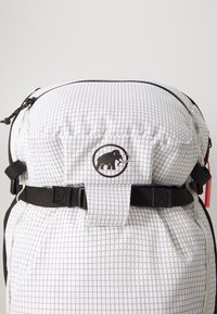 Mammut AENERGY ST 32 UNISEX - Mochila de trekking - white/black