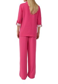 s.Oliver BLACK LABEL ÄRMELN UND RAFF-DETAILS - Short coat - pink