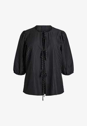 Sort stribet bluse med pufærmer, rund halsudskæring og frontbinding. Glat stof med lodrette hvide striber og løs pasform.