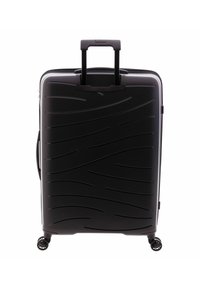 Maleta rígida negra con una superficie texturizada que presenta patrones en forma de olas, mango extensible y cuatro ruedas para facilitar la movilidad.