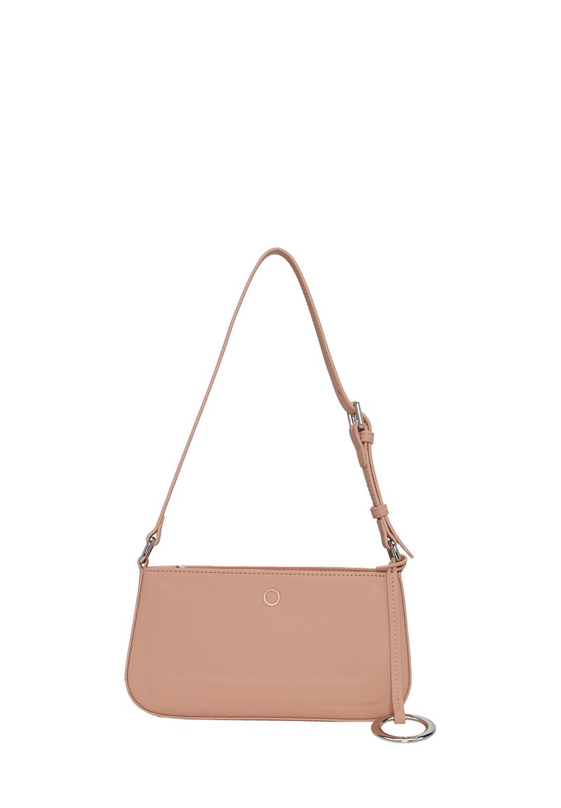 Rosa läderhandväska med rektangulär form, en kort axelrem och ett silverringdetalj. Slät yta och minimalistisk design.